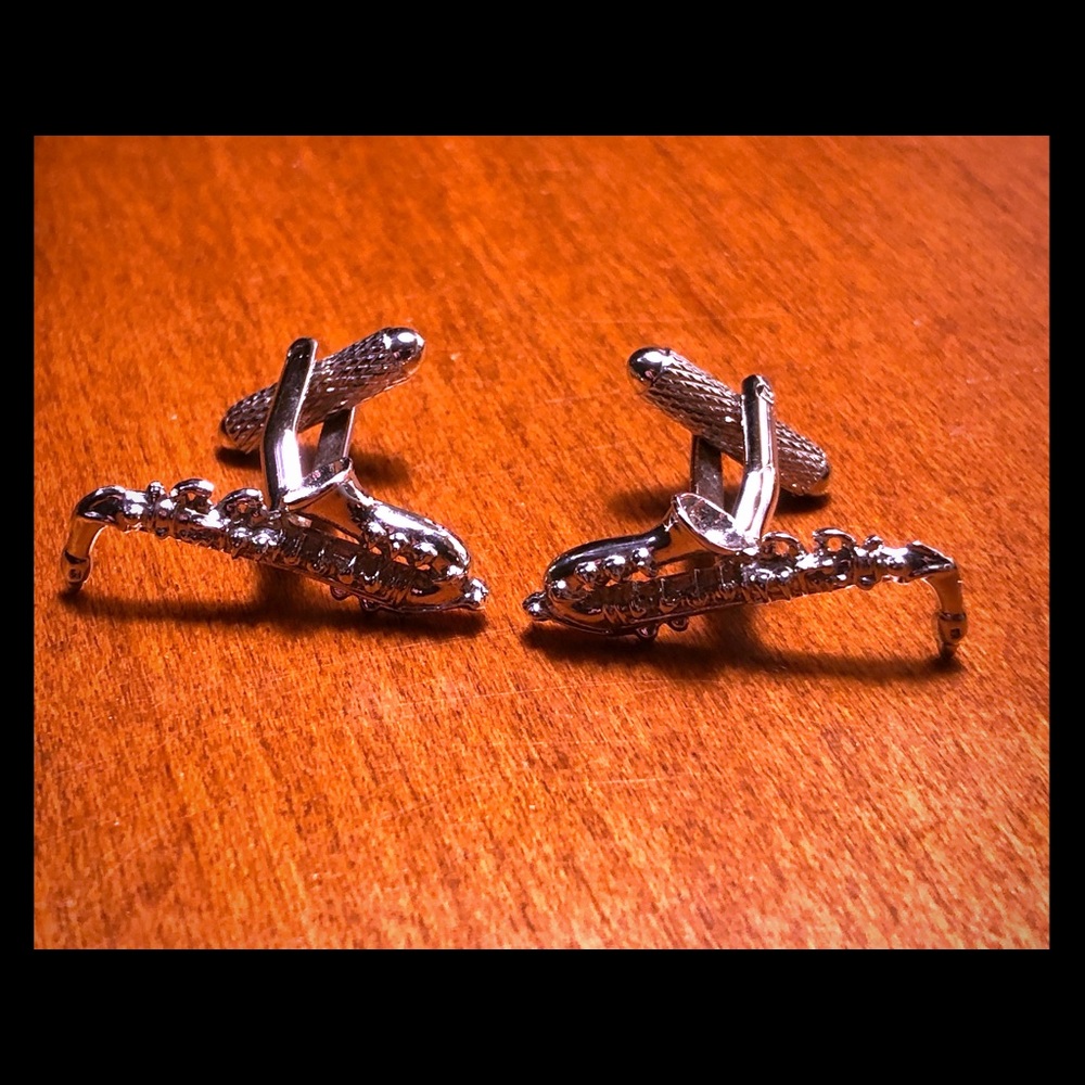 Saxophone cuff links.